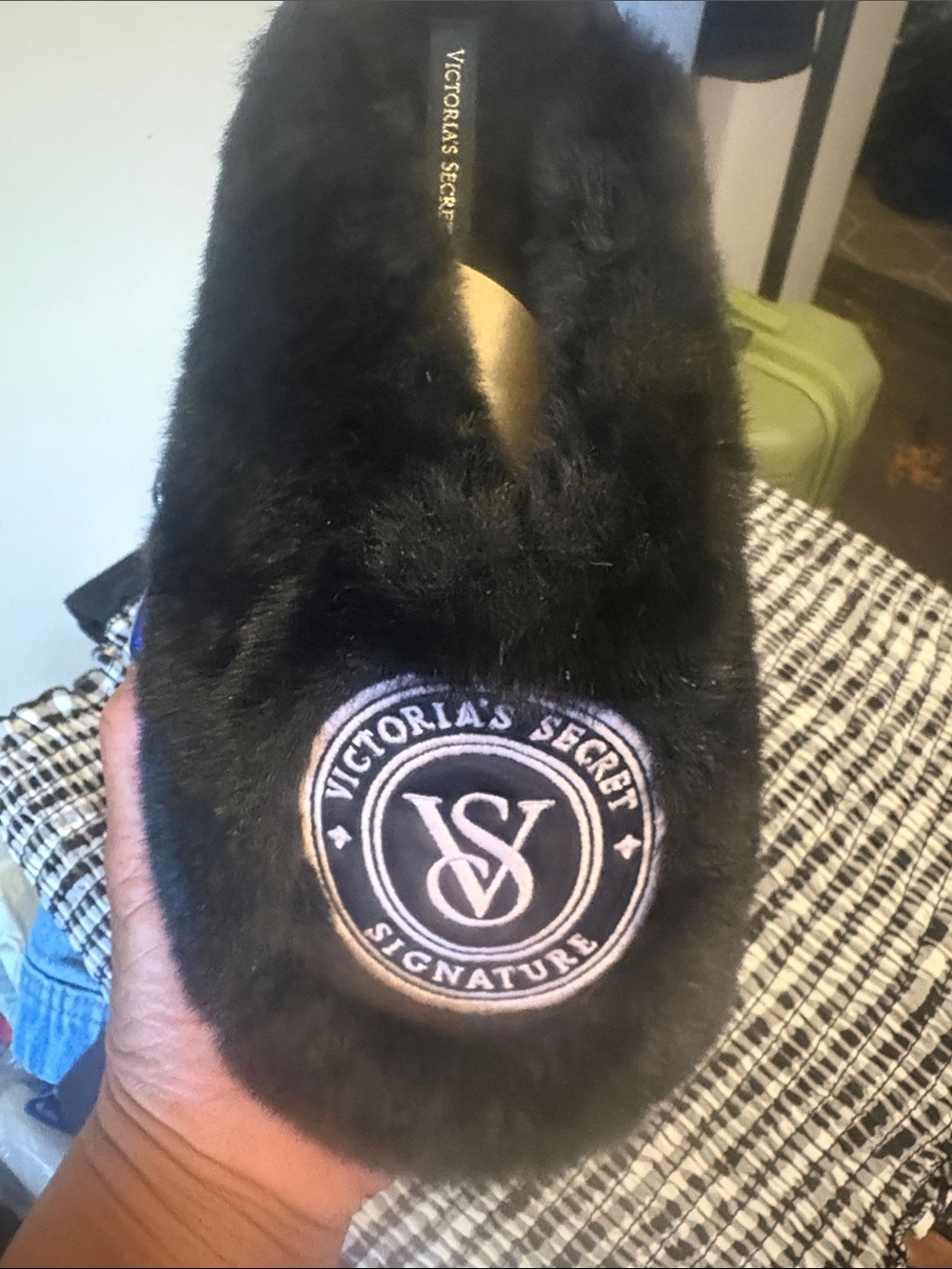 Footwear — Slippers